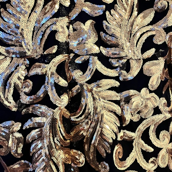 Black & Gold Sequin party dress 🖤🤎 - Picture 3 of 6